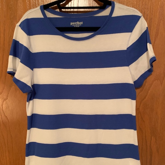 Old Navy Tops - Striped tee